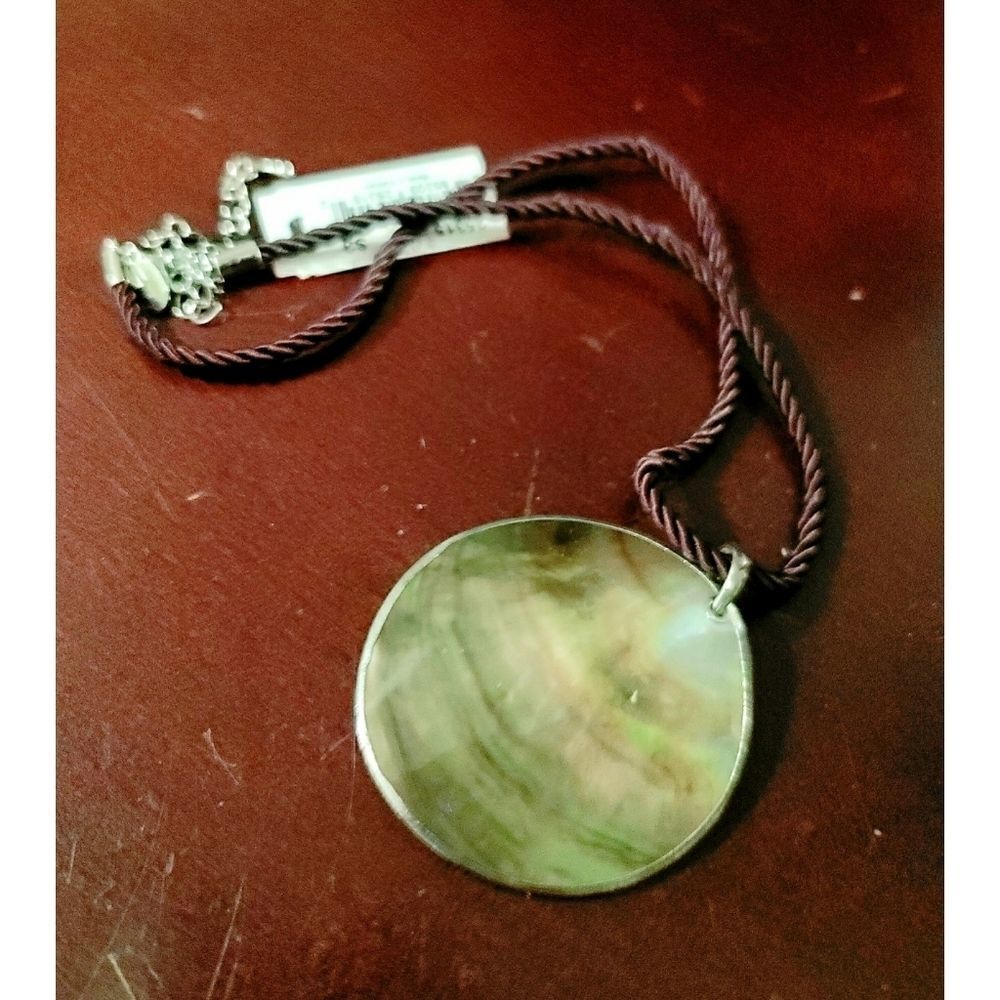 ⭐ Beautiful Simple Shelll Necklace  💕 - Picture 2 of 3